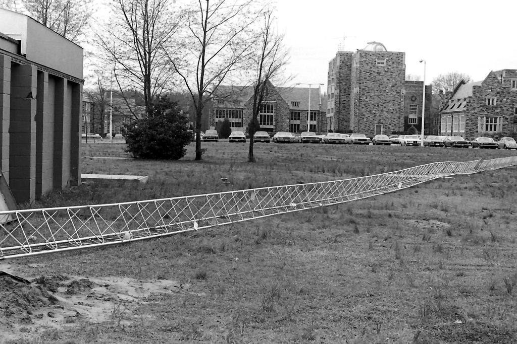 WLYX Tower Construction- April-1975 (12)